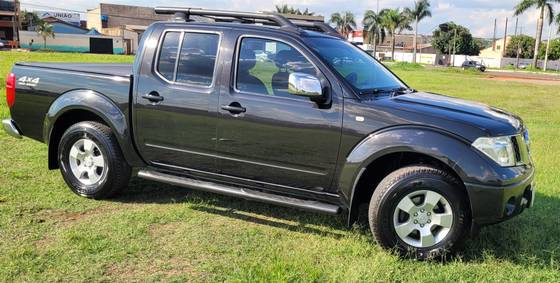 NISSAN FRONTIER 2.5 LE 4X4 CD TURBO ELETRONIC DIESEL 4P AUTOMÁTICO